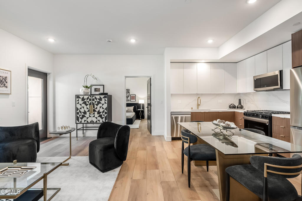 139 S Oak Knoll Avenue 302