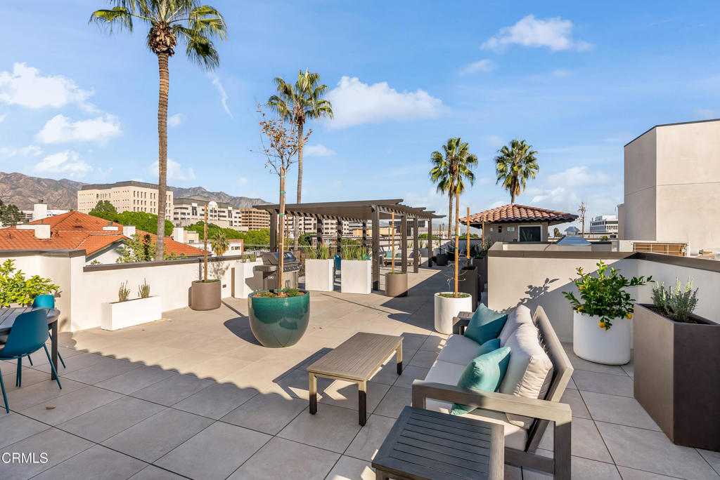 139 S Oak Knoll Avenue 302