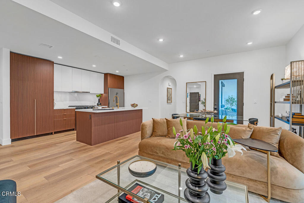 139 S Oak Knoll Avenue 303