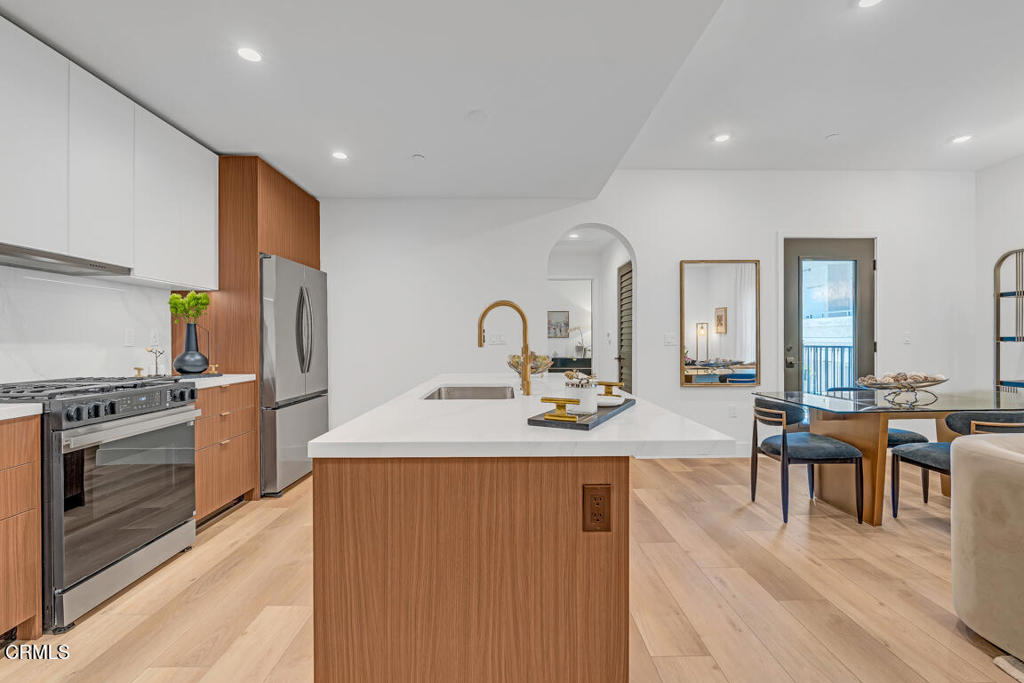 139 S Oak Knoll Avenue 303
