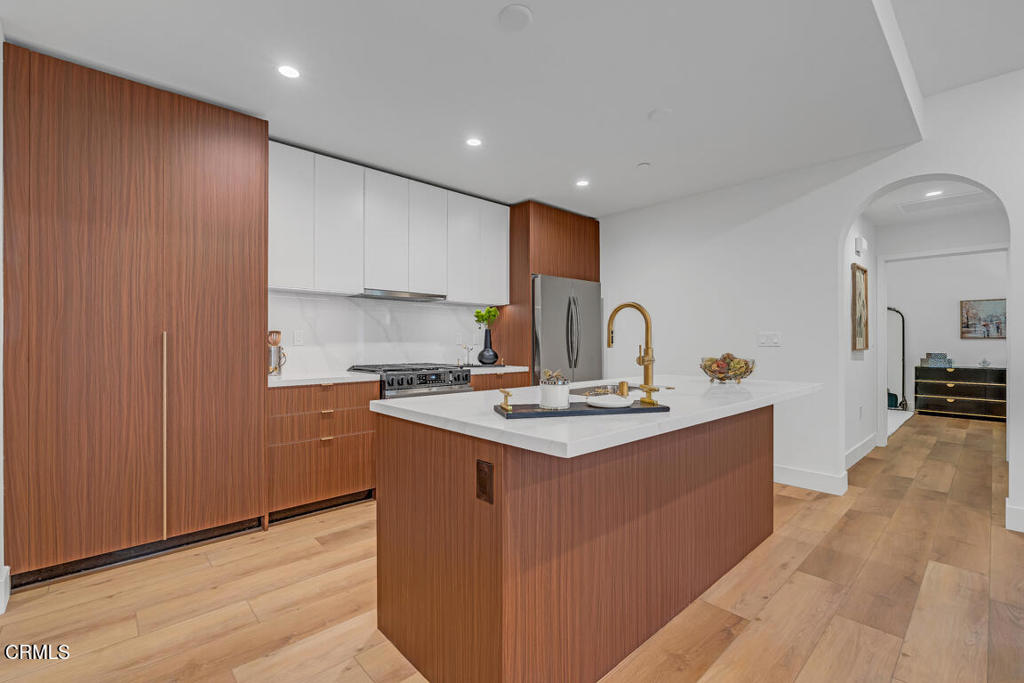 139 S Oak Knoll Avenue 303
