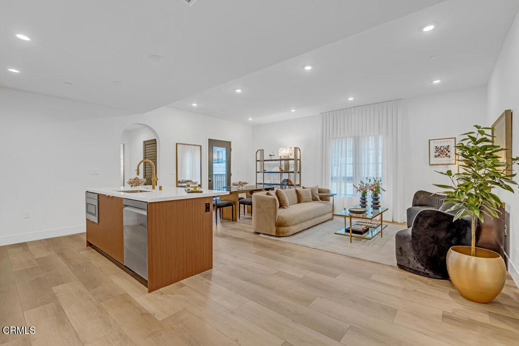 139 S Oak Knoll Avenue 303
