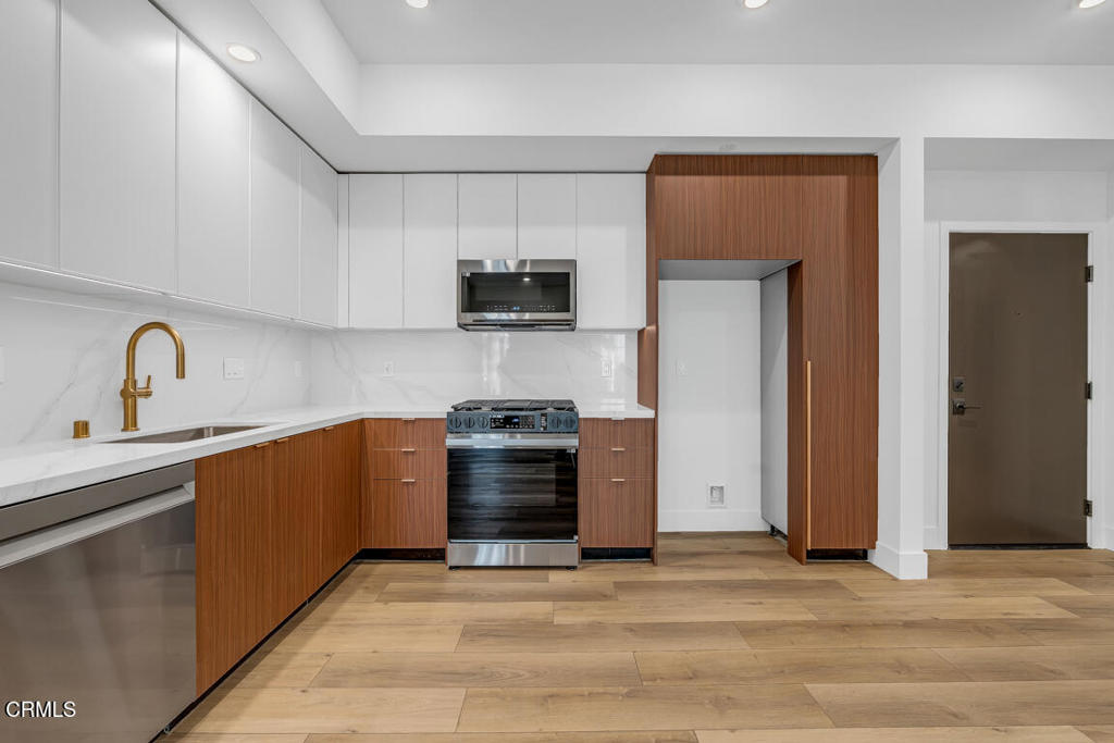139 S Oak Knoll Avenue 101