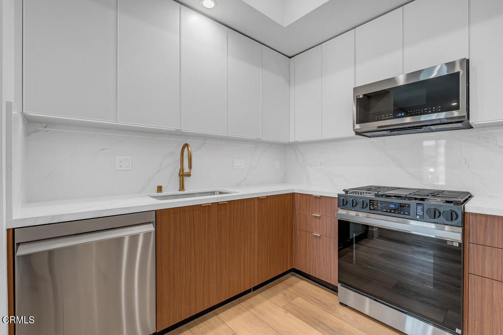 139 S Oak Knoll Avenue 101