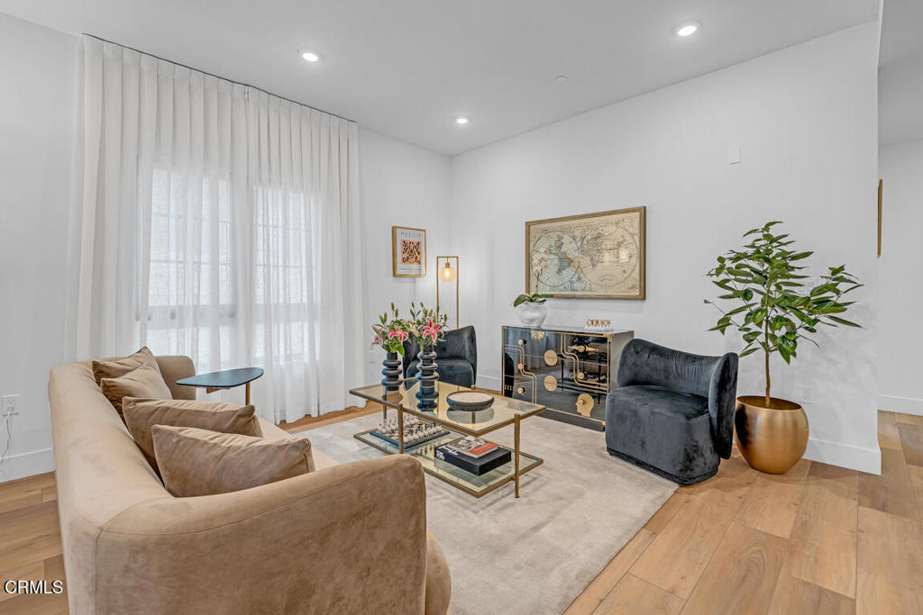 139 S Oak Knoll Avenue 403