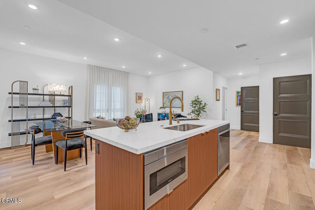 139 S Oak Knoll Avenue 403