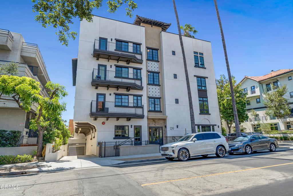 139 S Oak Knoll Avenue 403