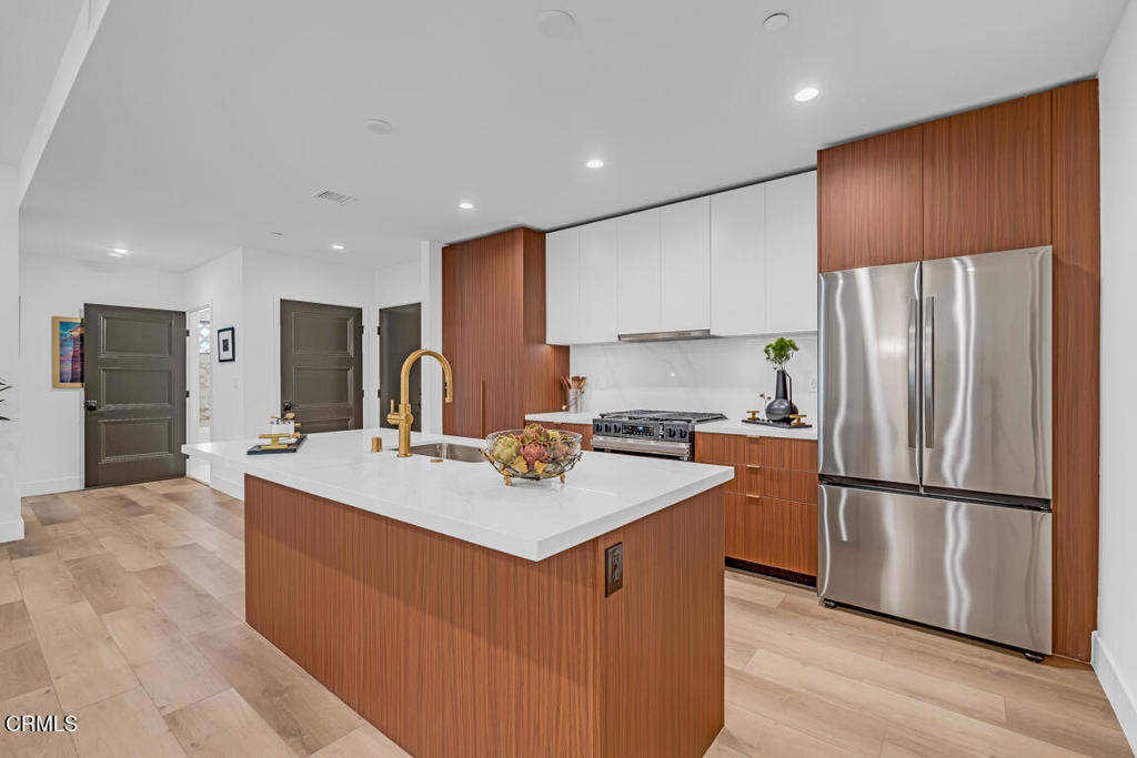 139 S Oak Knoll Avenue 403
