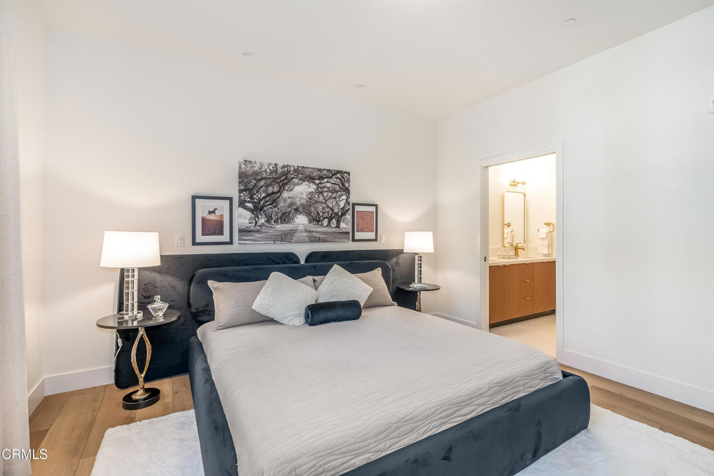 139 S Oak Knoll Avenue 301