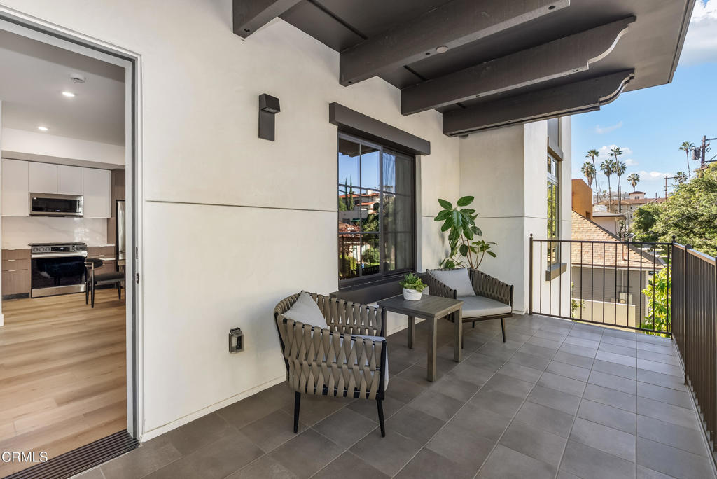 139 S Oak Knoll Avenue 301