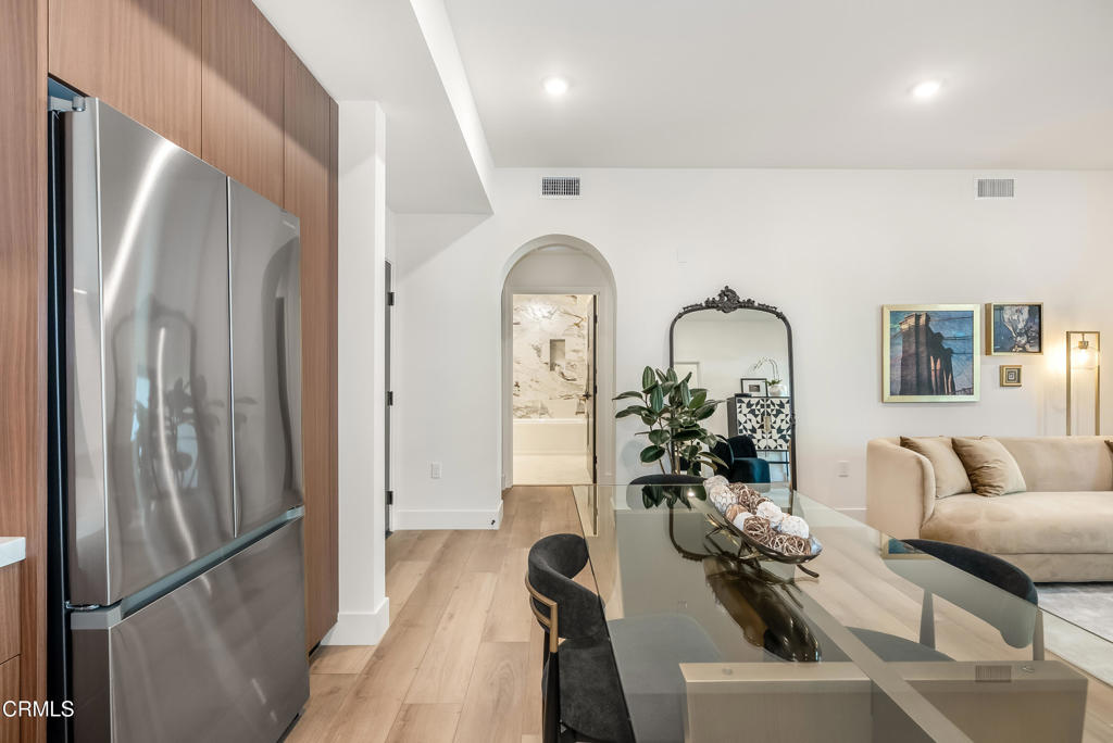 139 S Oak Knoll Avenue 301