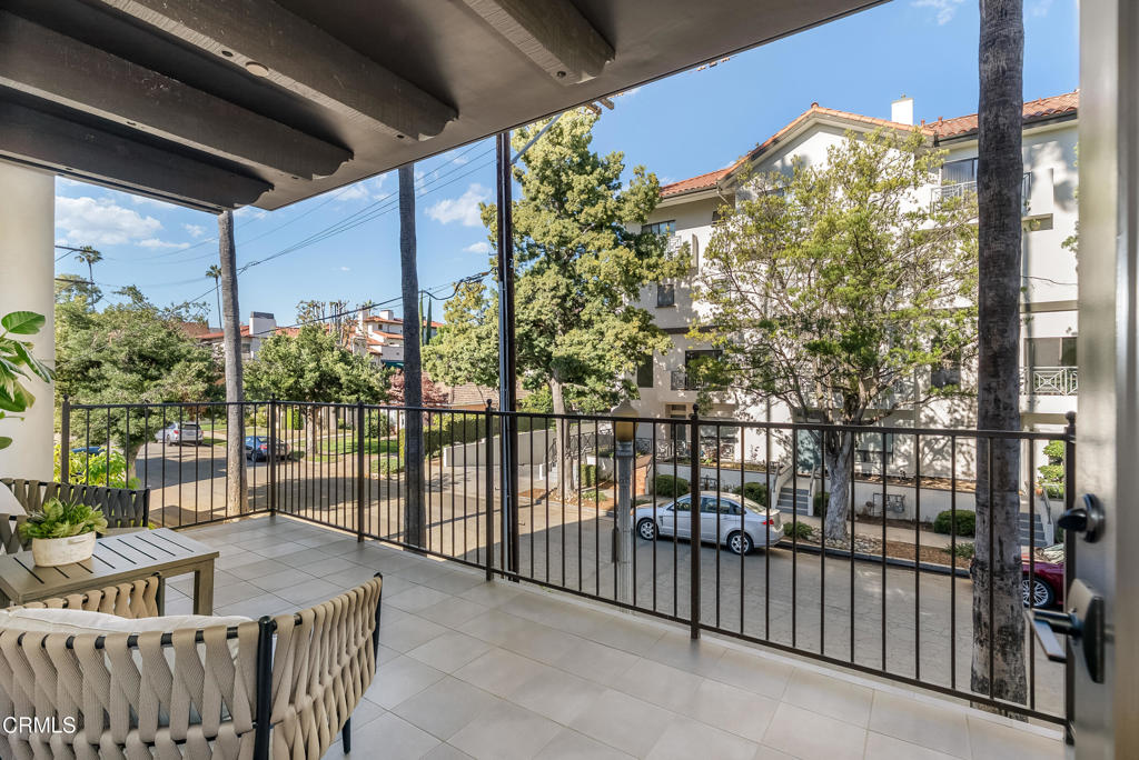 139 S Oak Knoll Avenue 301