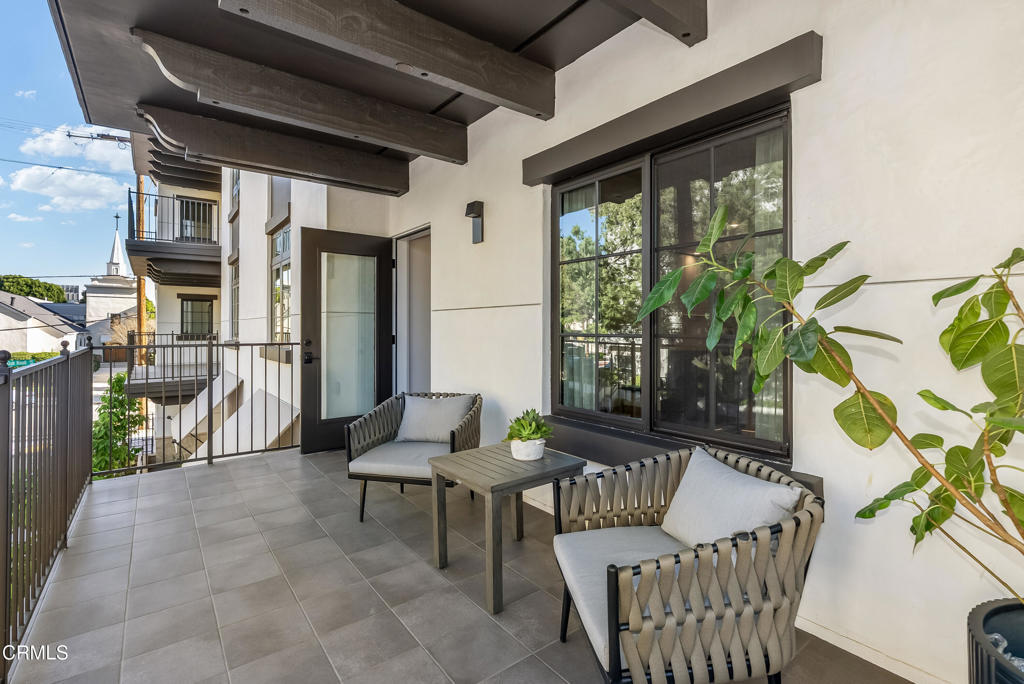 139 S Oak Knoll Avenue 402