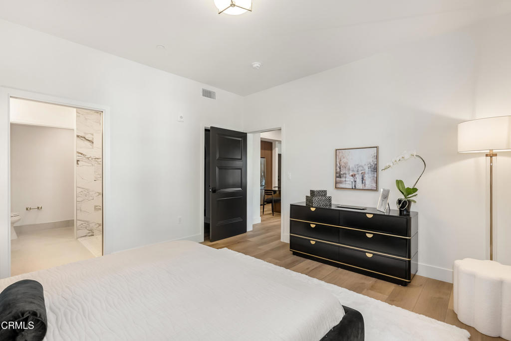 139 S Oak Knoll Avenue 402