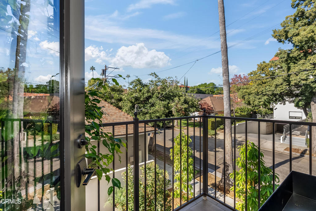139 S Oak Knoll Avenue 402