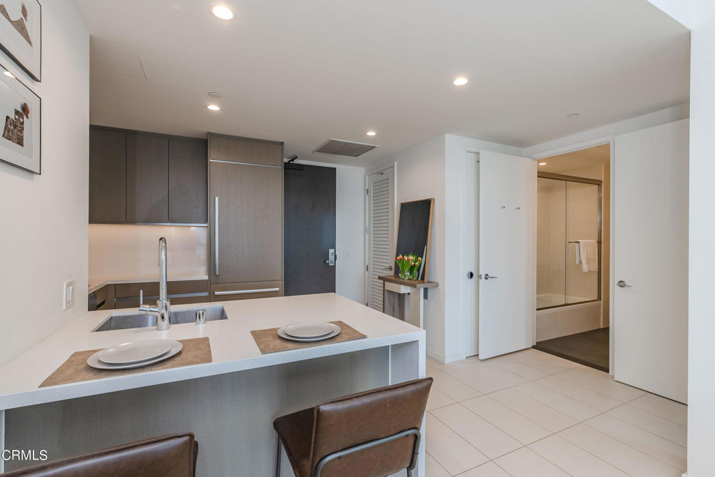 889 Francisco Street 802