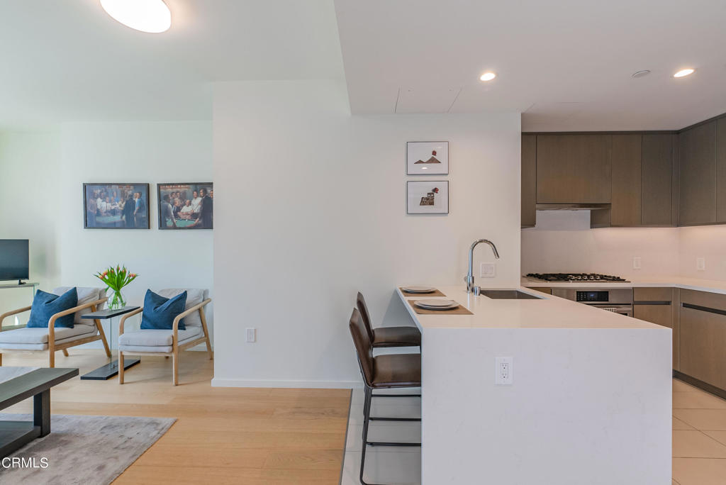 889 Francisco Street 802