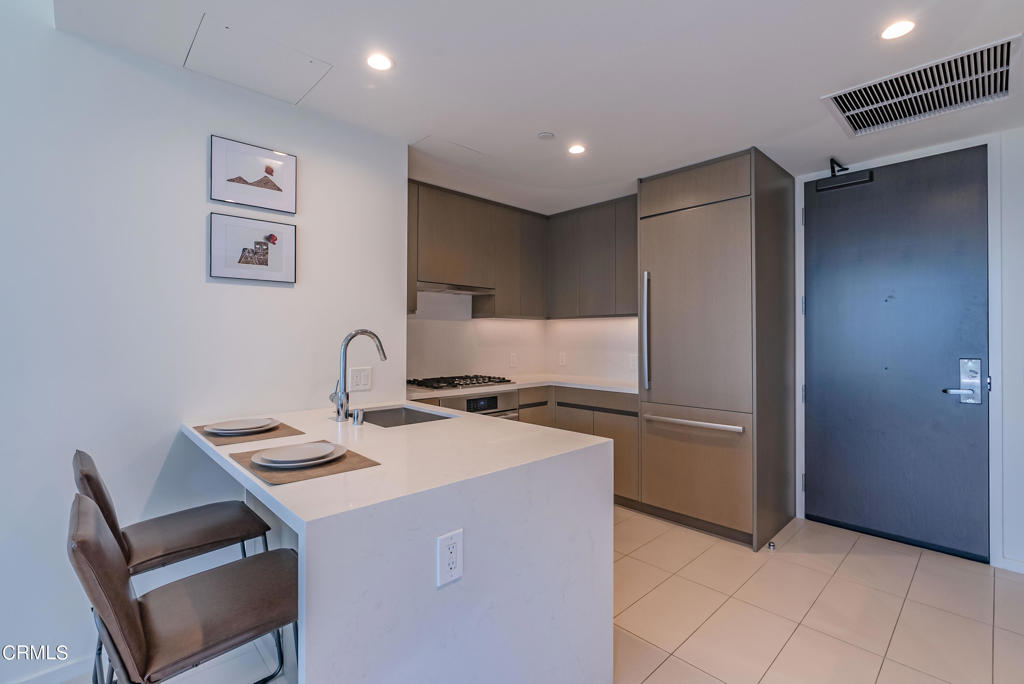 889 Francisco Street 802