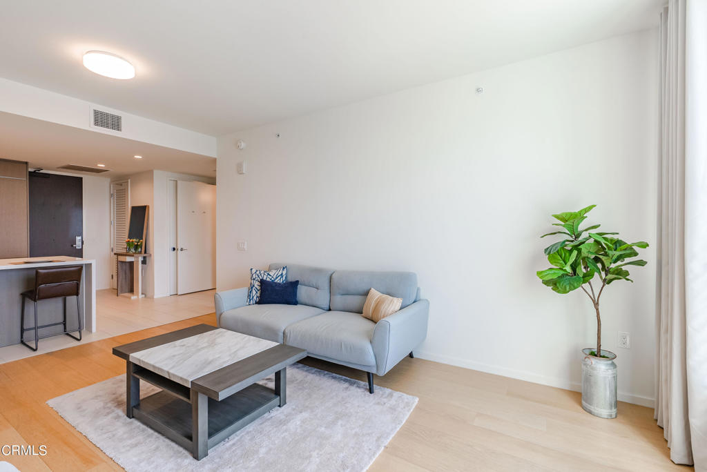 889 Francisco Street 802