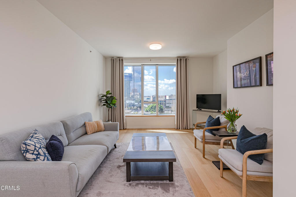 889 Francisco Street 802