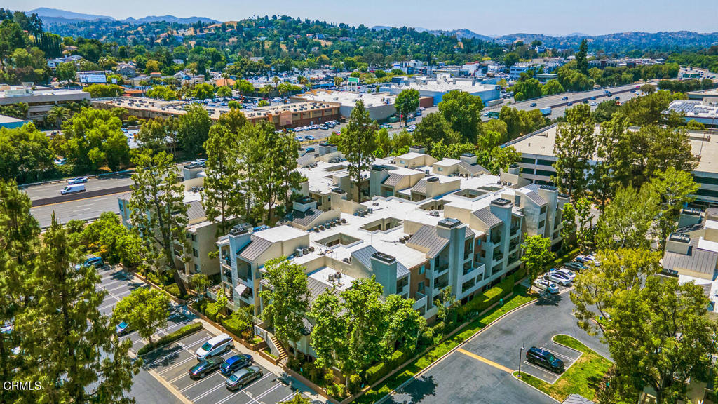 5500 Owensmouth Avenue 104