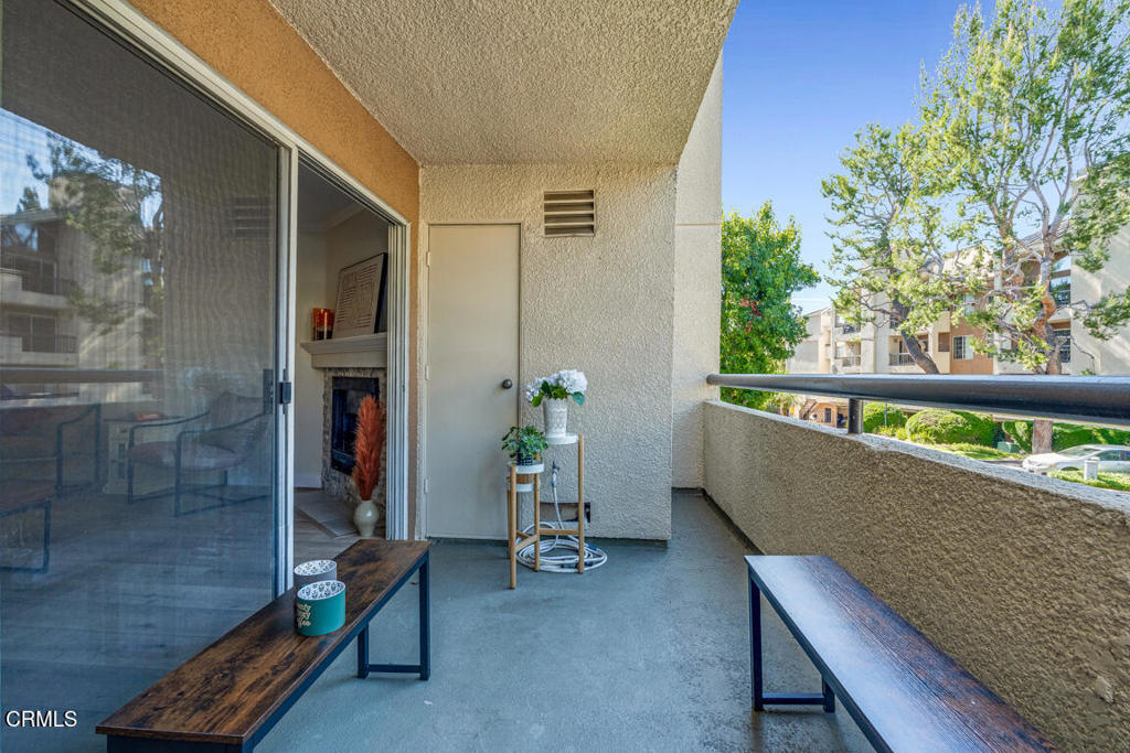 5500 Owensmouth Avenue 104