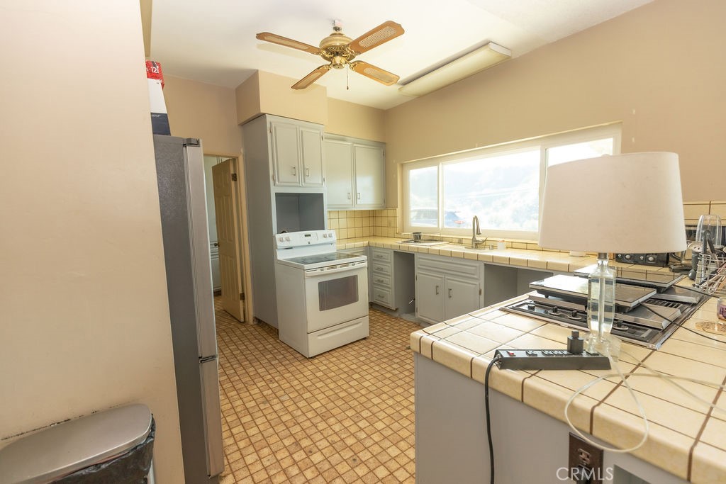 890 Ballinger Canyon Road