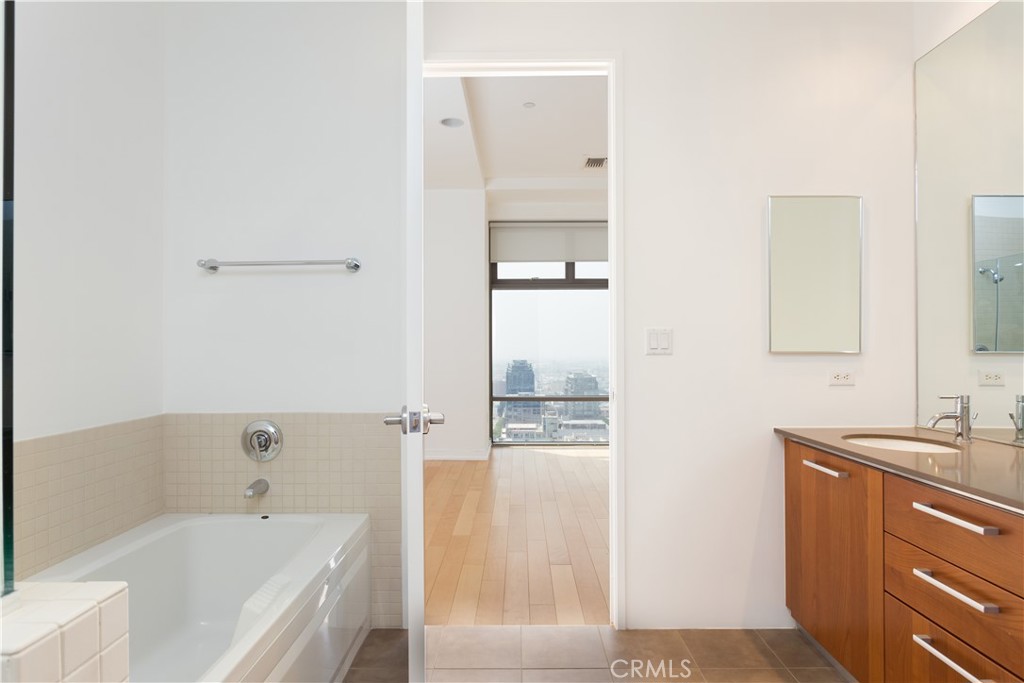 801 S Grand Avenue 2212