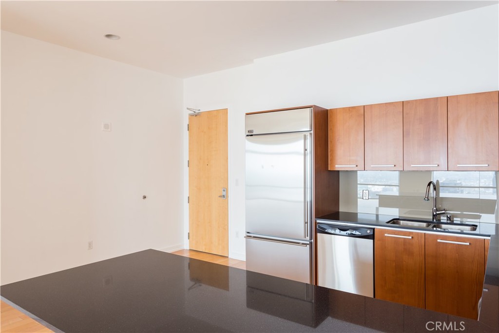 801 S Grand Avenue 2212