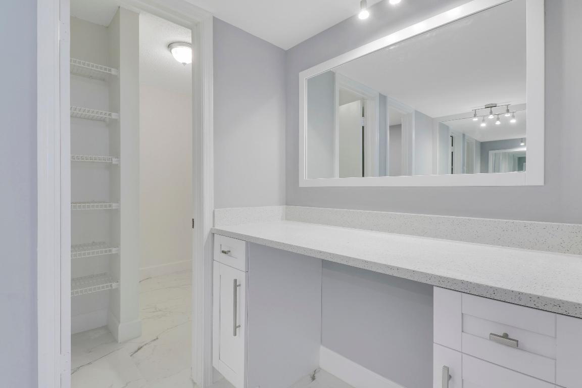 401 Lake Shore Drive 205