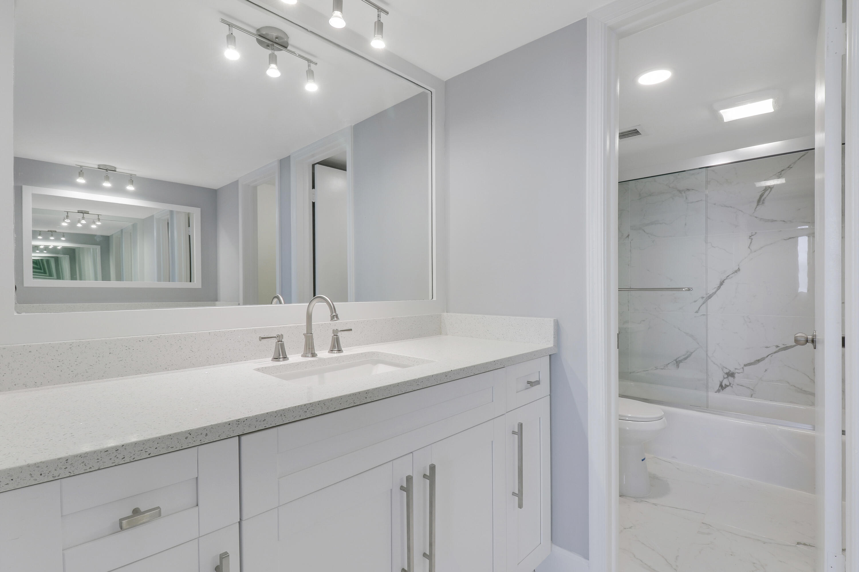 401 Lake Shore Drive 205