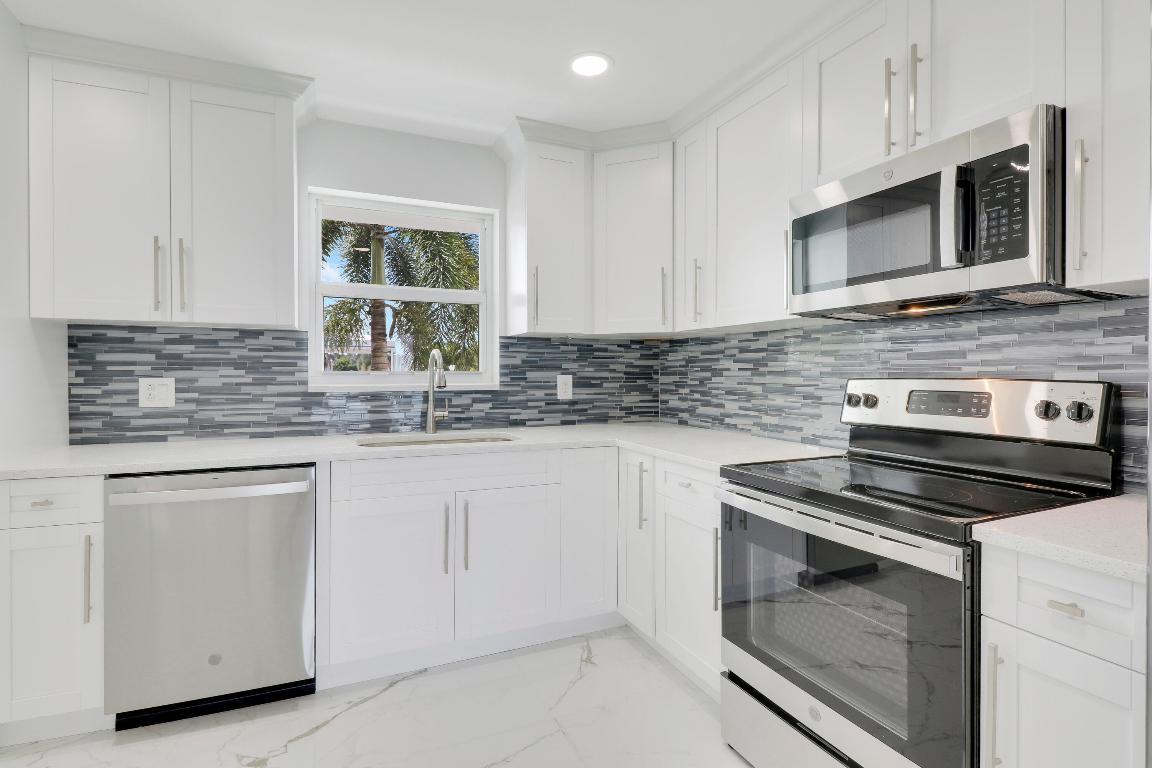 401 Lake Shore Drive 205