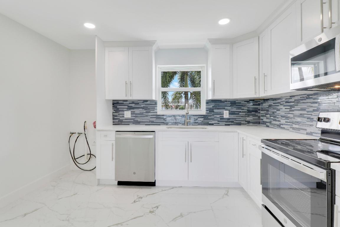 401 Lake Shore Drive 205