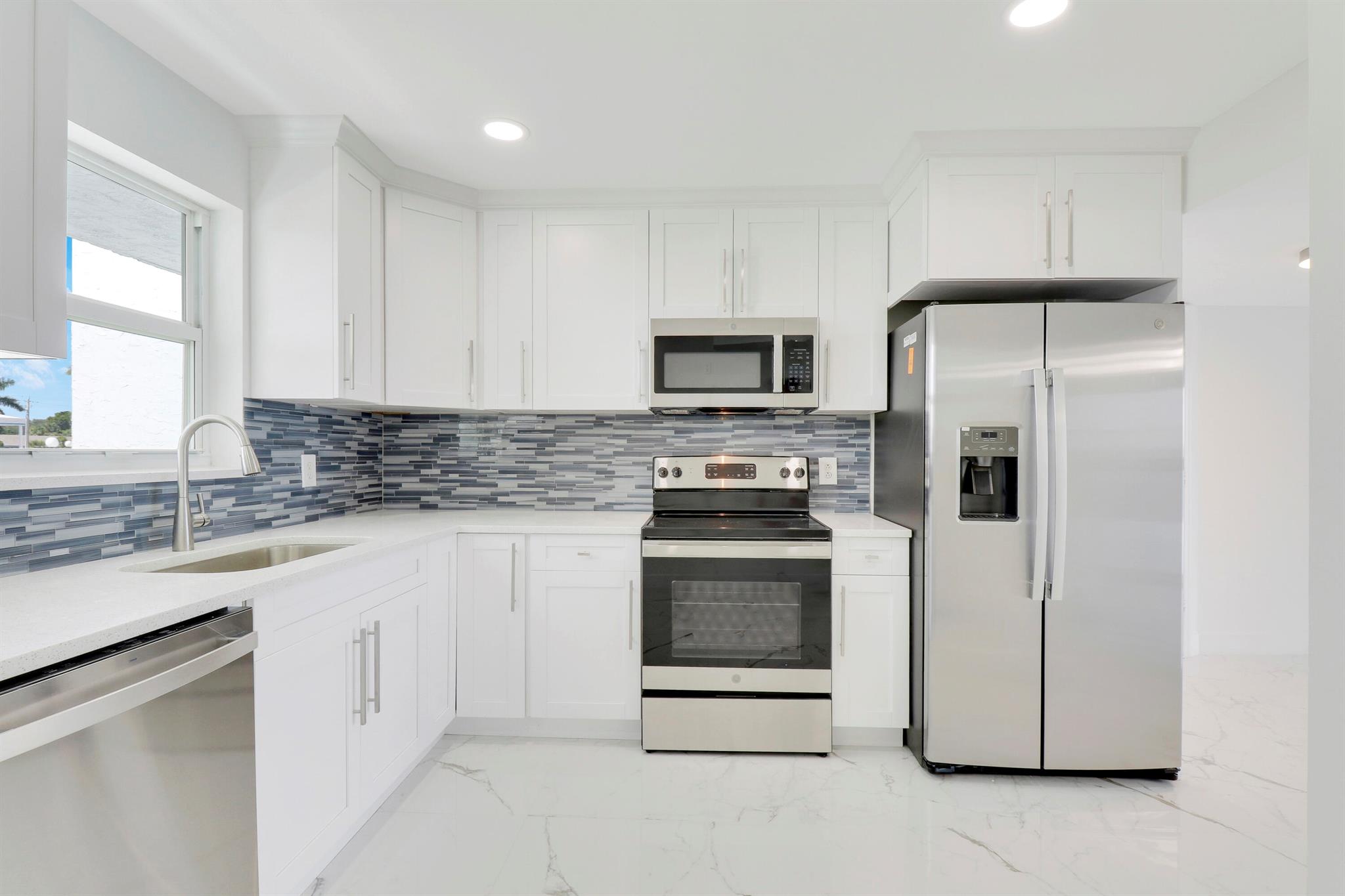 401 Lake Shore Drive 205