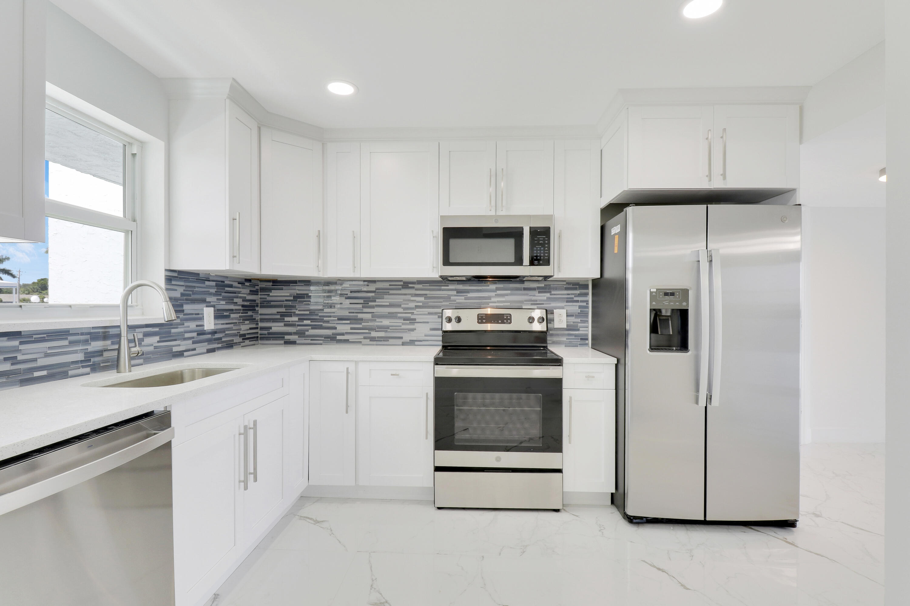 401 Lake Shore Drive 205