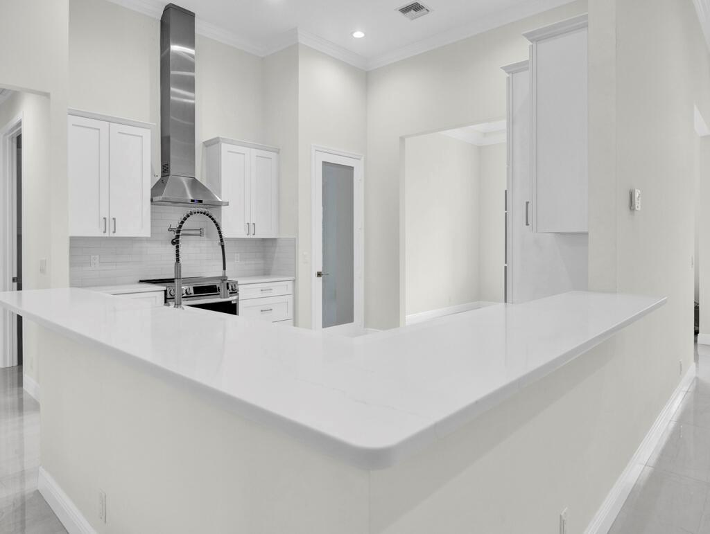 11353 Tangerine Boulevard