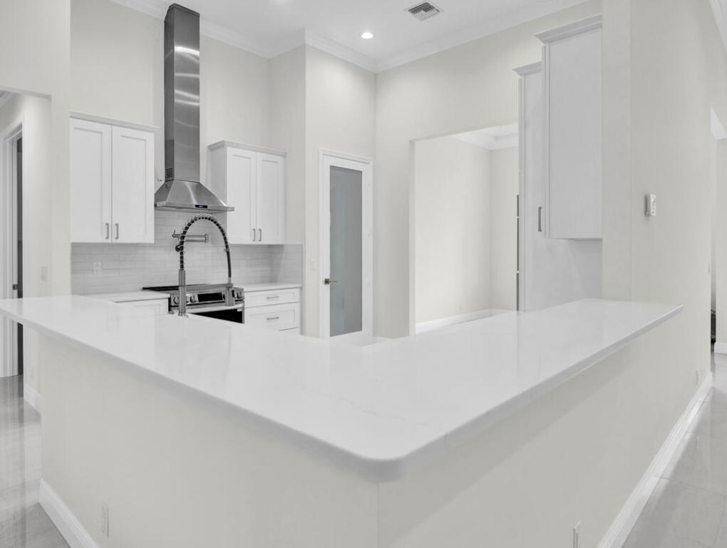 11353 Tangerine Boulevard