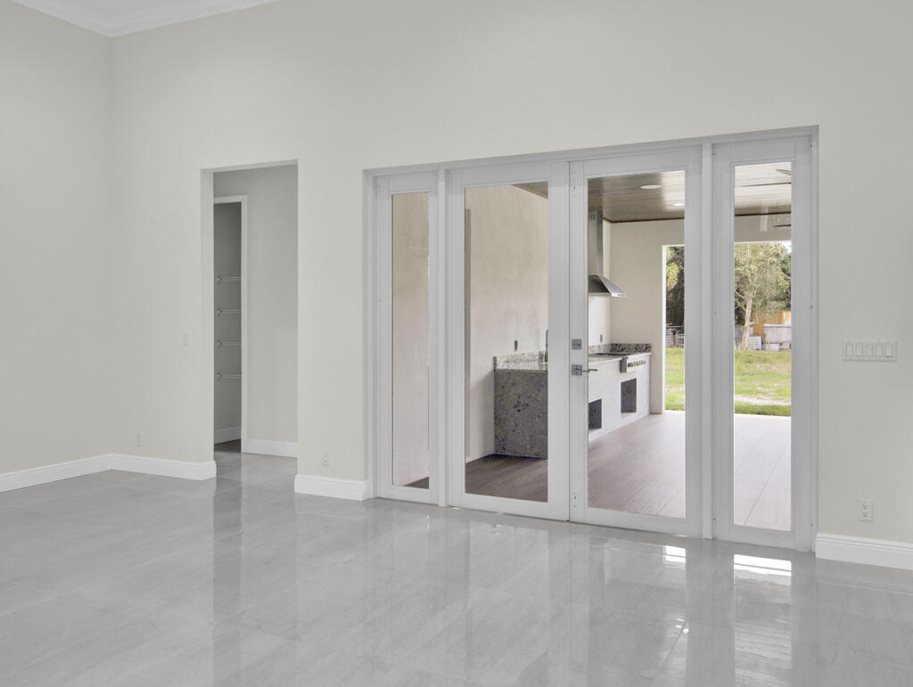 11353 Tangerine Boulevard