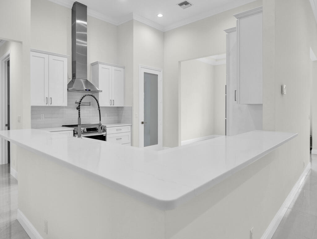 11353 Tangerine Boulevard