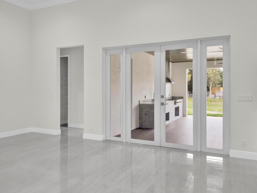 11353 Tangerine Boulevard