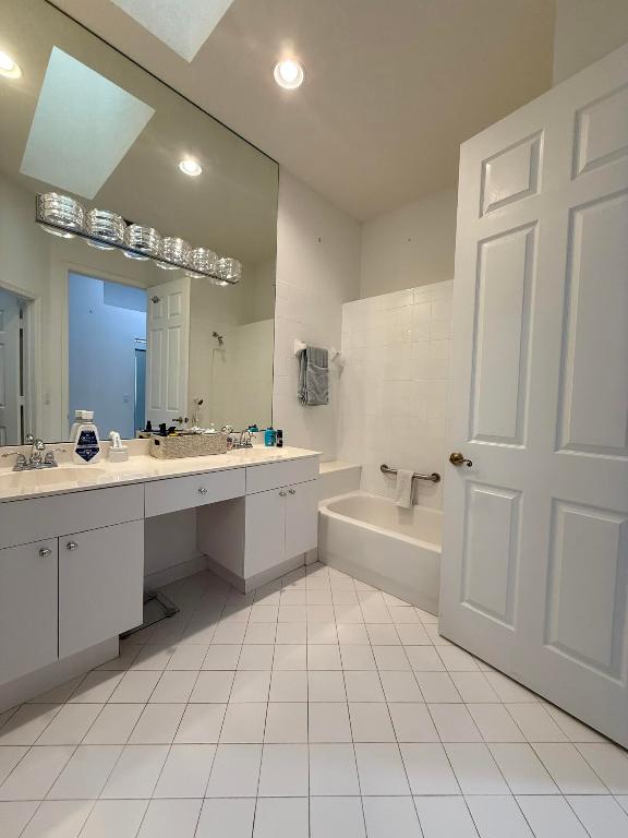 263 Canterbury Drive W