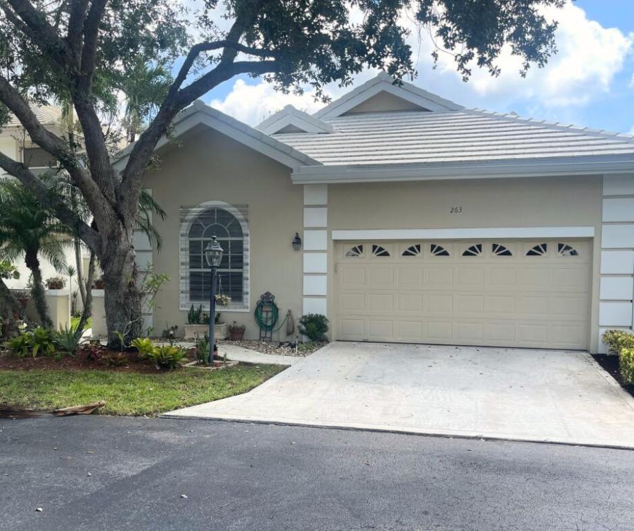 263 Canterbury Drive W