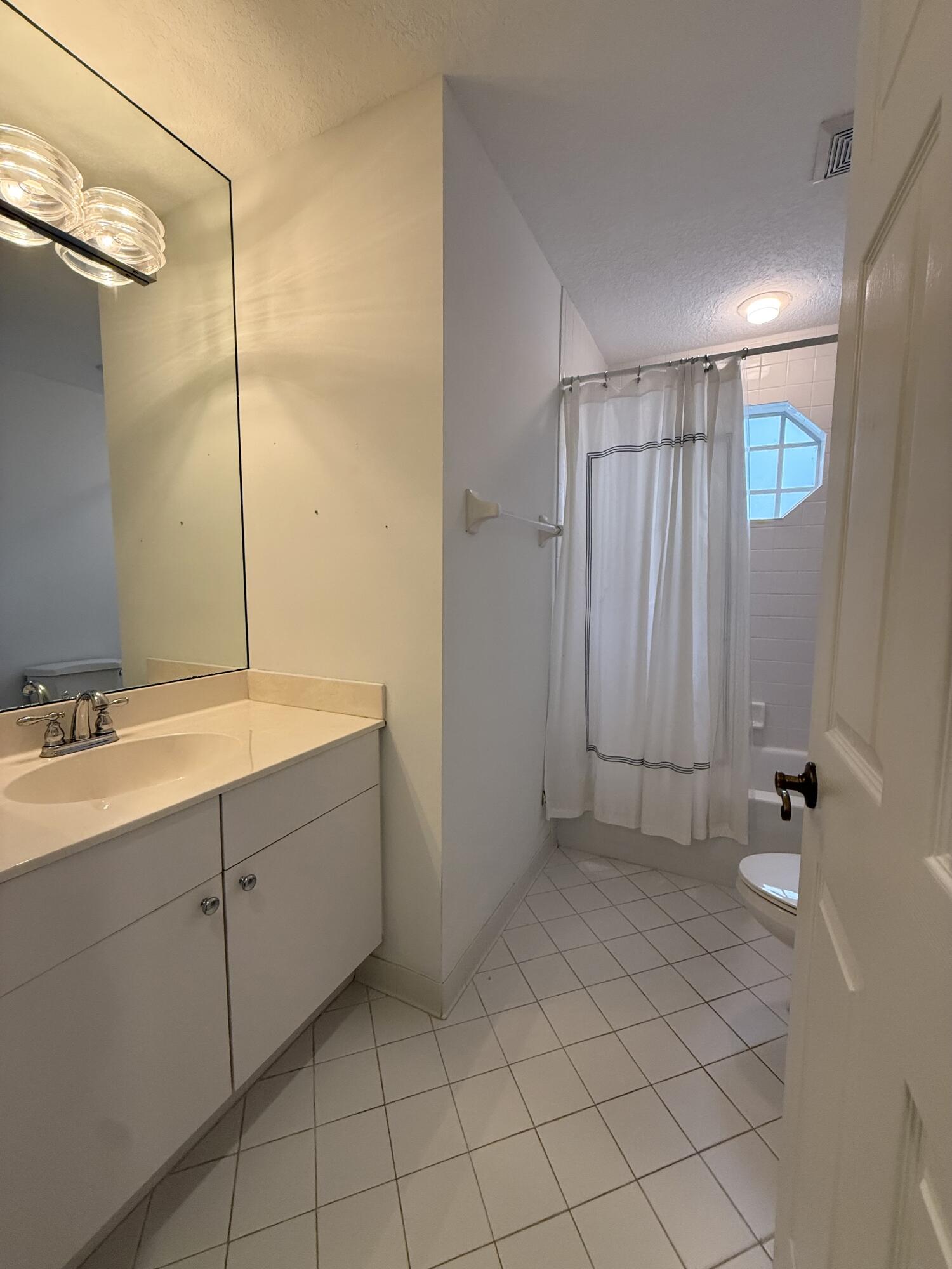 263 Canterbury Drive W