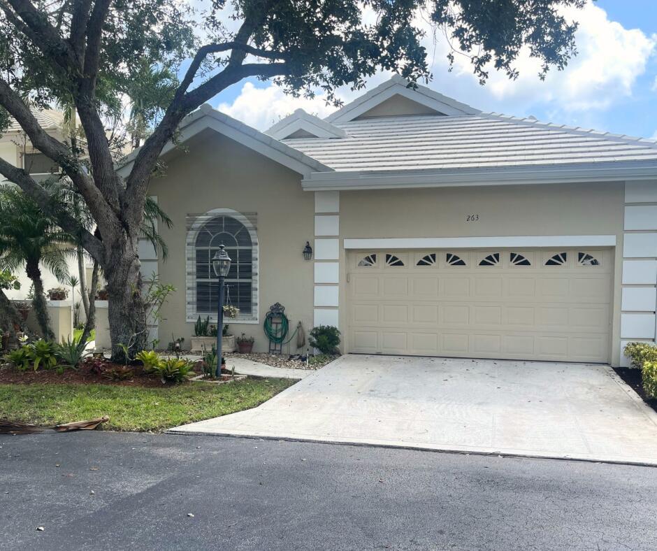 263 Canterbury Drive W