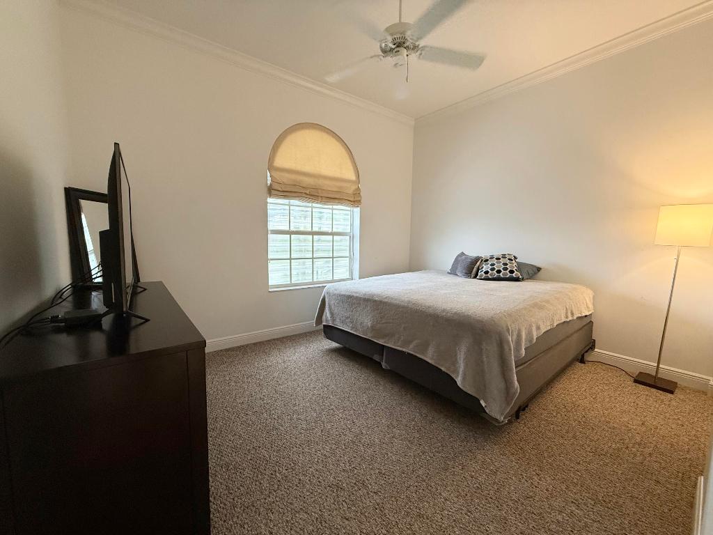 263 Canterbury Drive W