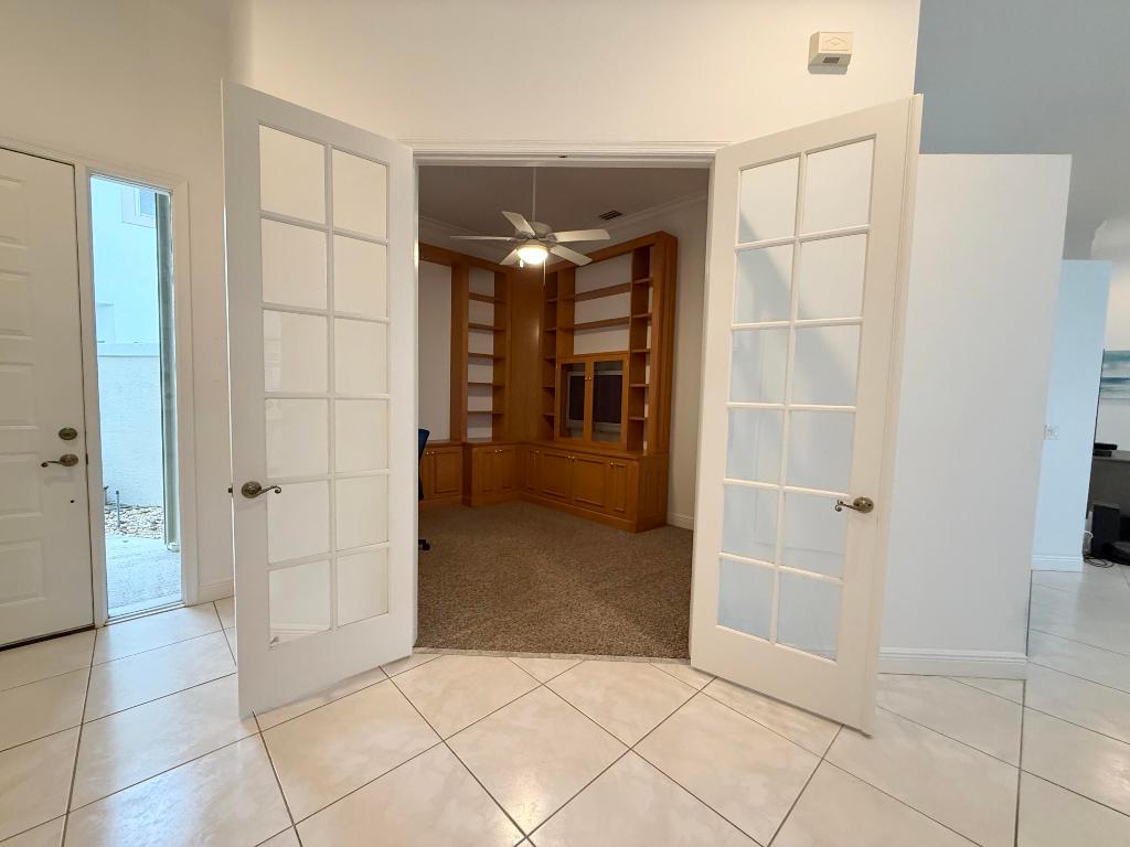 263 Canterbury Drive W