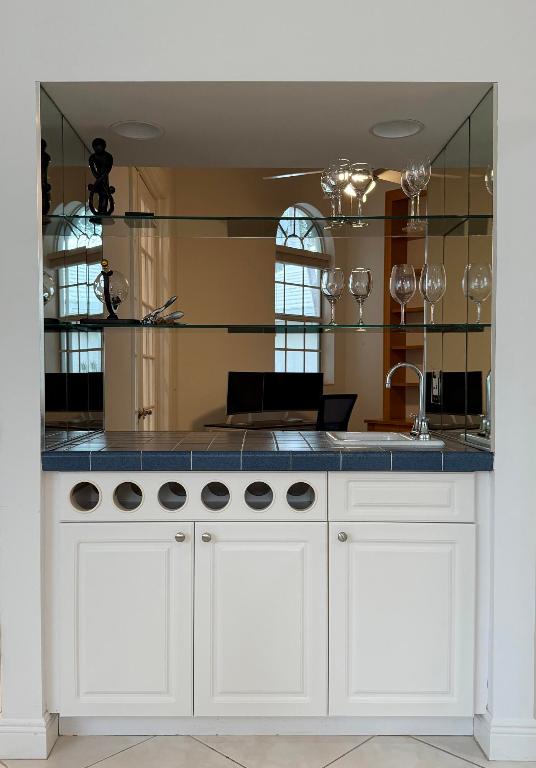 263 Canterbury Drive W