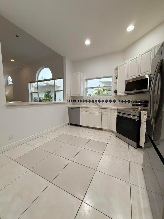 263 Canterbury Drive W