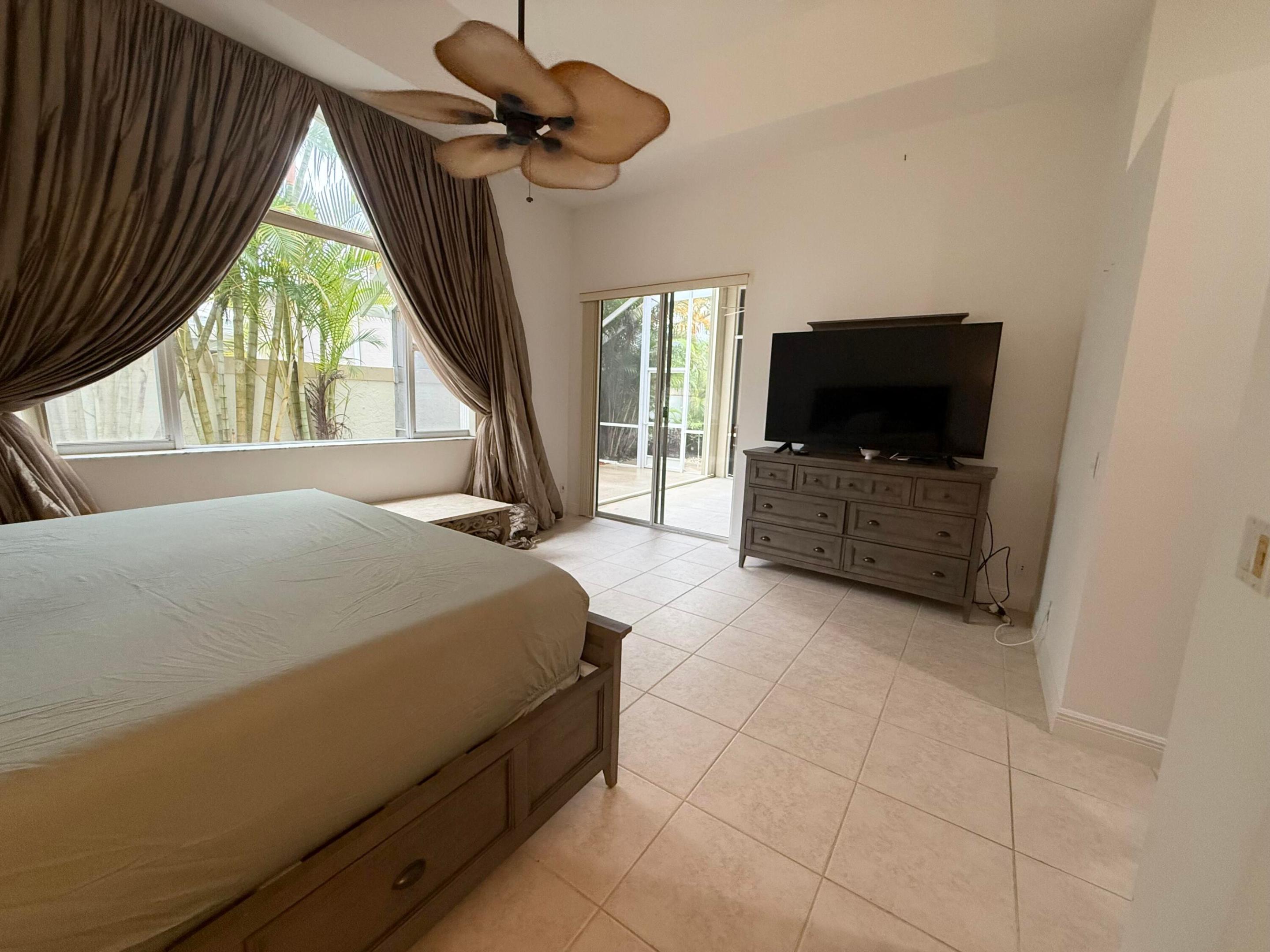 263 Canterbury Drive W