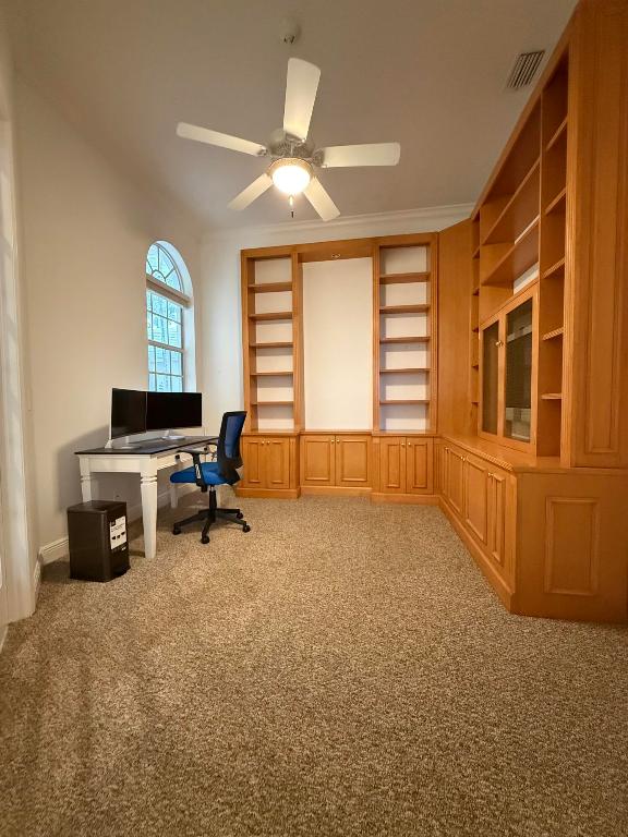 263 Canterbury Drive W